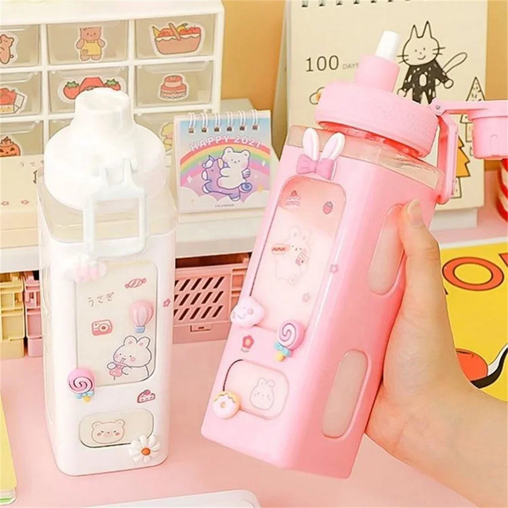 Kawaii Trinkflasche 700 & 900 ml – mit Strohhalm, Sticker & süßem Design, BPA-frei | Thryvo Fitness