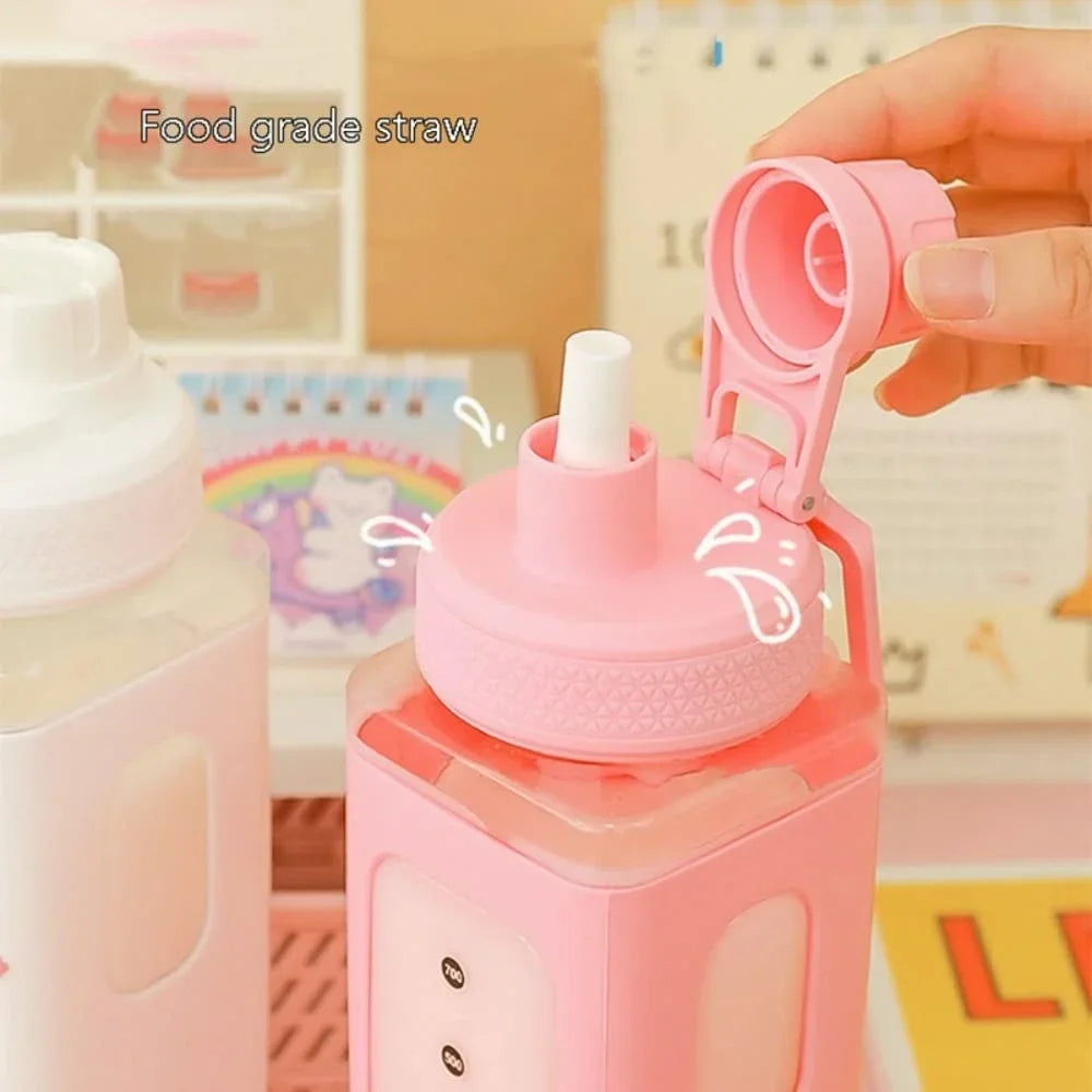Kawaii Trinkflasche 700 & 900 ml – mit Strohhalm, Sticker & süßem Design, BPA-frei | Thryvo Fitness